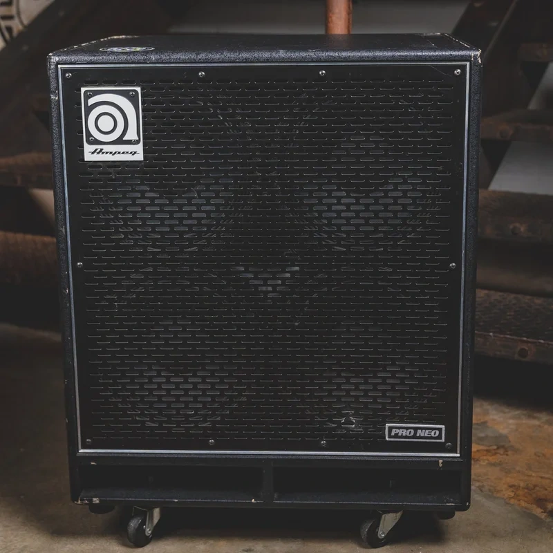 2013 Ampeg PN410HLF 4×10 Bass Guitar Cabinet – Used